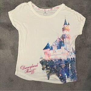 Women’s Disneyland Resort White Pink Castle Graphic Tee size XS (runs large)